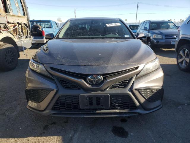 4T1T11AK2PU783398 - 2023 TOYOTA CAMRY SE NIGHT SHADE GRAY photo 5