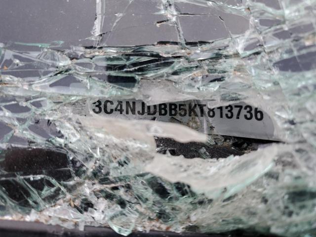 3C4NJDBB5KT813736 - 2019 JEEP COMPASS LATITUDE Schwarz Foto 13