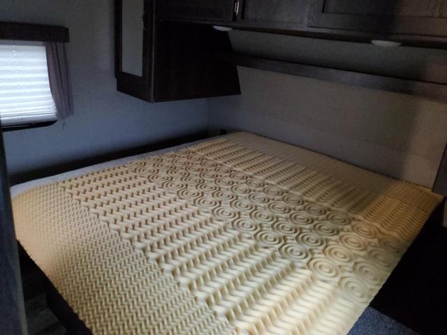 4YDT26021JB454319 - 2018 OUTB TRAVEL TRL WHITE photo 5