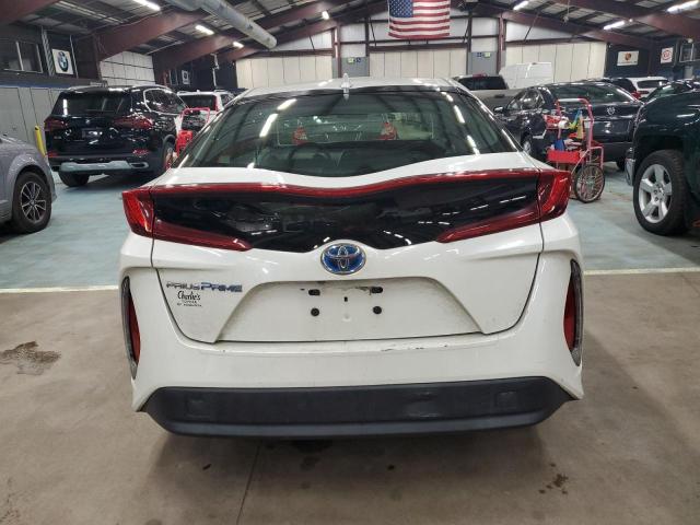 JTDKARFP5H3041393 - 2017 TOYOTA PRIUS PRIM WHITE photo 6