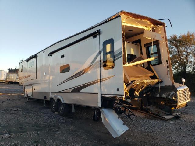 4YDFM0U22P4700693 - 2023 KEYSTONE MONTANA WHITE photo 3
