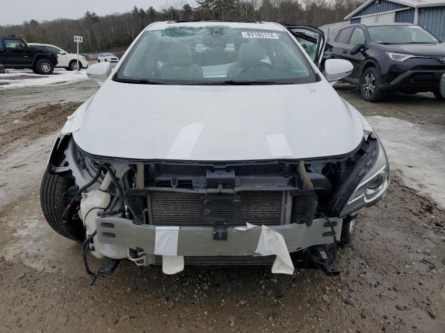 1G4ZP5SS0HU182202 - 2017 BUICK LACROSSE ESSENCE WHITE photo 5