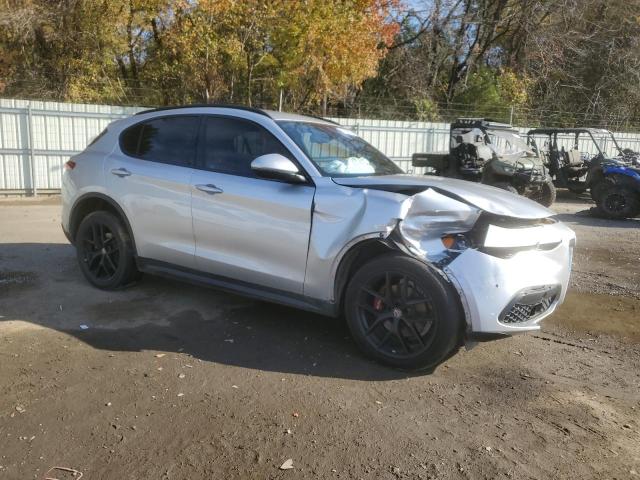 ZASPAKBN7K7C30670 - 2019 ALFA ROMEO STELVIO TI SILVER photo 4
