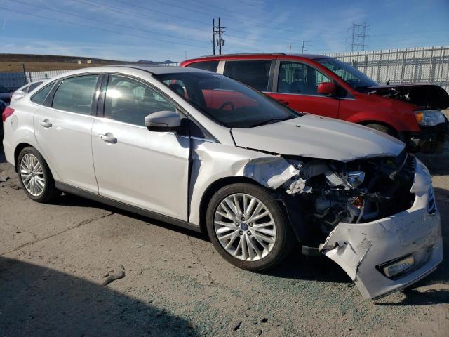 1FADP3J28HL277011 - 2017 FORD FOCUS TITANIUM WHITE photo 4