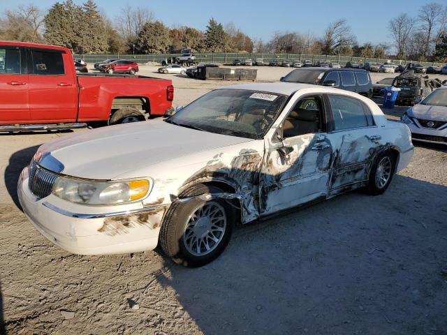 2000 LINCOLN TOWN CAR SIGNATURE, 