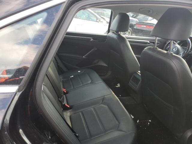 1VWDT7A38HC048895 - 2017 VOLKSWAGEN PASSAT R-LINE შავი ფოტო 10