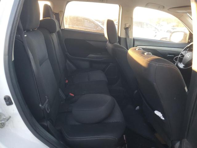 JA4AD3A32GZ037215 - 2016 MITSUBISHI OUTLANDER SE Weiß Foto 11