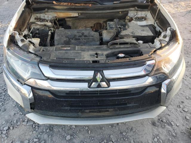 JA4AD3A32GZ037215 - 2016 MITSUBISHI OUTLANDER SE Weiß Foto 12