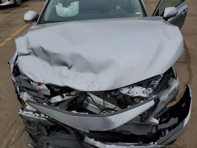 4T1G11AKXRU898691 - 2024 TOYOTA CAMRY SE NIGHT SHADE SILVER photo 11