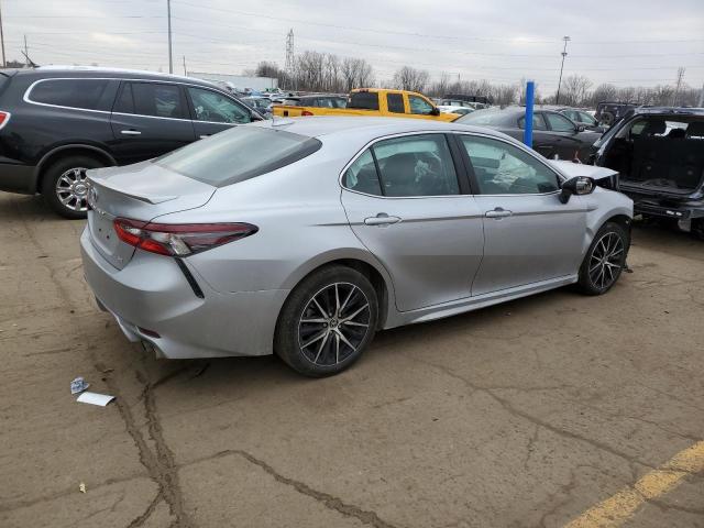 4T1G11AKXRU898691 - 2024 TOYOTA CAMRY SE NIGHT SHADE SILVER photo 3