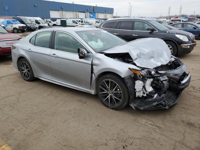 4T1G11AKXRU898691 - 2024 TOYOTA CAMRY SE NIGHT SHADE SILVER photo 4