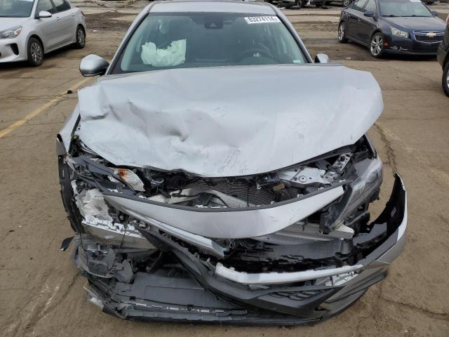 4T1G11AKXRU898691 - 2024 TOYOTA CAMRY SE NIGHT SHADE SILVER photo 5