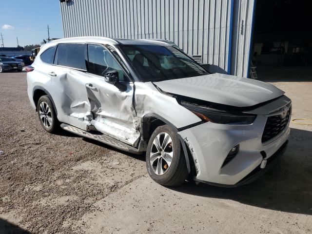 5TDGZRAH8NS546532 - 2022 TOYOTA HIGHLANDER XLE WHITE photo 4