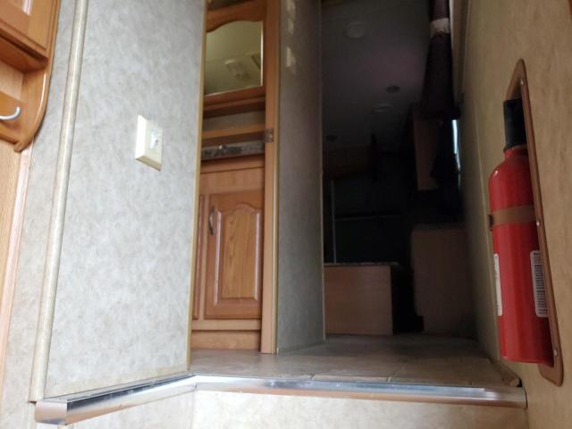 4V0FC35248E002478 - 2008 CROS ALL MODELS WHITE photo 5