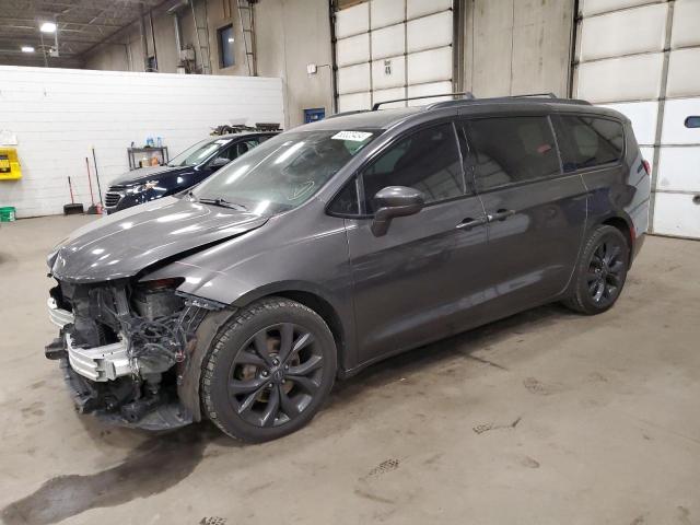 2C4RC1BG9JR165177 - 2018 CHRYSLER PACIFICA TOURING L GRAY photo 1