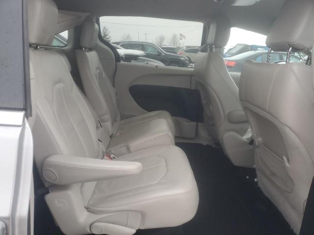 2C4RC1BG4JR194151 - 2018 CHRYSLER PACIFICA TOURING L SILVER photo 11