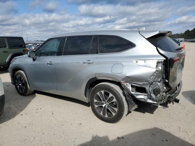 5TDGZRAH5NS099366 - 2022 TOYOTA HIGHLANDER XLE SILVER photo 2