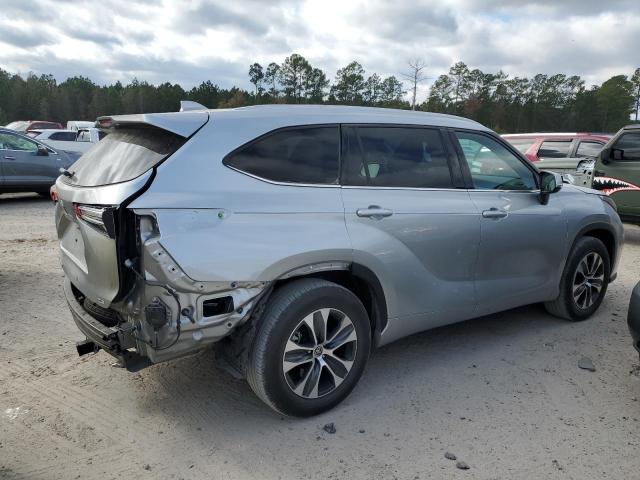 5TDGZRAH5NS099366 - 2022 TOYOTA HIGHLANDER XLE SILVER photo 3
