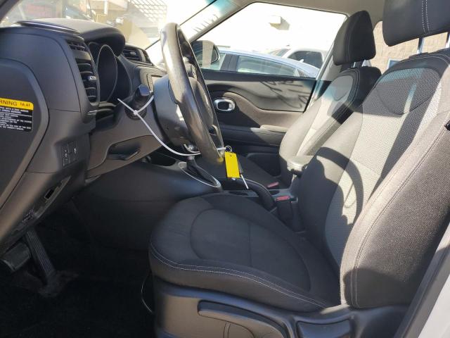 KNDJP3A56H7461945 - 2017 KIA SOUL + WHITE photo 7