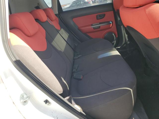 KNDJT2A25A7043555 - 2010 KIA SOUL + WHITE photo 10
