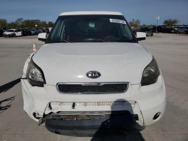 KNDJT2A25A7043555 - 2010 KIA SOUL + WHITE photo 5