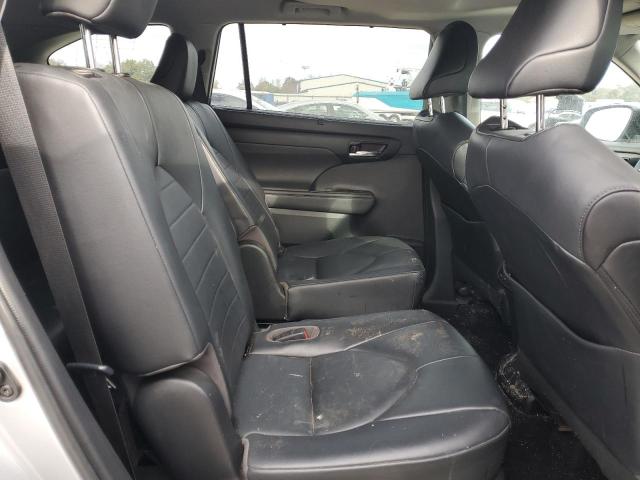5TDGZRBH2LS502361 - 2020 TOYOTA HIGHLANDER XLE SILVER photo 11
