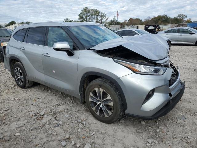 5TDGZRBH2LS502361 - 2020 TOYOTA HIGHLANDER XLE SILVER photo 4