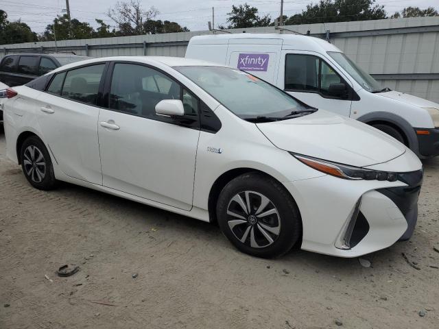 JTDKARFP3H3000485 - 2017 TOYOTA PRIUS PRIM WHITE photo 4