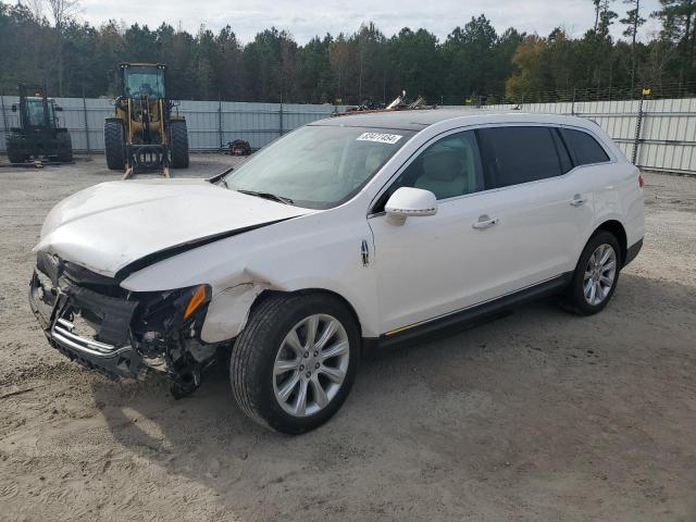 2LMHJ5AT2JBL00614 - 2018 LINCOLN MKT WHITE photo 1