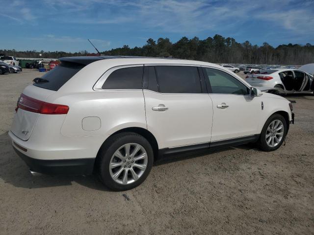 2LMHJ5AT2JBL00614 - 2018 LINCOLN MKT WHITE photo 3