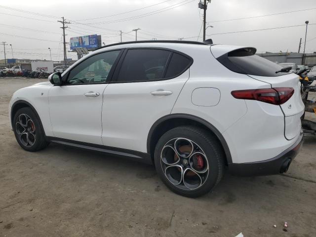ZASPAKBN6N7D32322 - 2022 ALFA ROMEO STELVIO TI WHITE photo 2