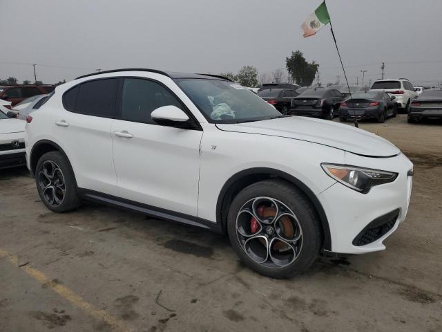 ZASPAKBN6N7D32322 - 2022 ALFA ROMEO STELVIO TI WHITE photo 4