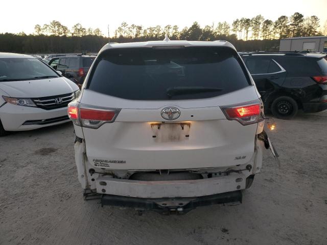 5TDKKRFH4FS057618 - 2015 TOYOTA HIGHLANDER XLE WHITE photo 6