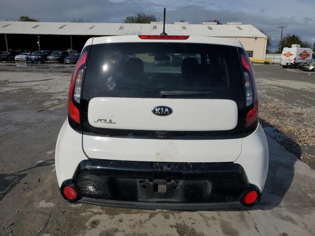 KNDJP3A5XG7277638 - 2016 KIA SOUL + WHITE photo 6