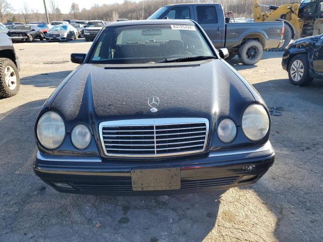 WDBJF65F2WA705502 - 1998 MERCEDES-BENZ E 320 BLACK photo 5