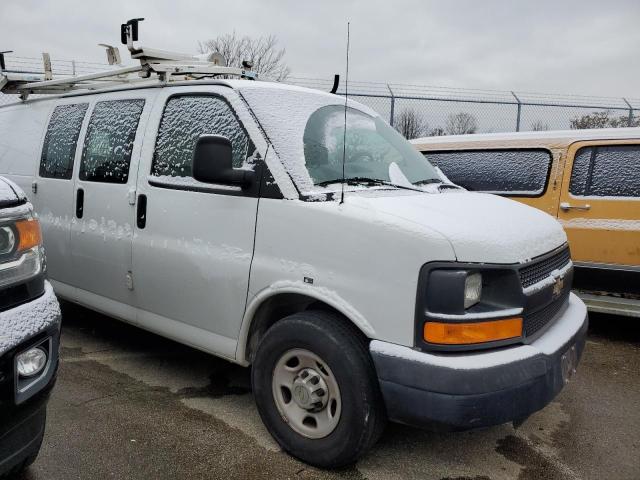 1GCWGFCA7D1903758 - 2013 CHEVROLET EXPRESS G2 WHITE photo 4