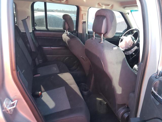 1C4NJRBB2GD797859 - 2016 JEEP PATRIOT SPORT SILVER photo 11