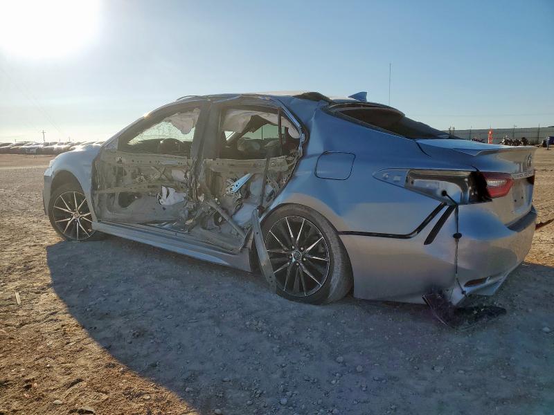 4T1T11AK7NU662394 - 2022 TOYOTA CAMRY SE SILVER photo 2