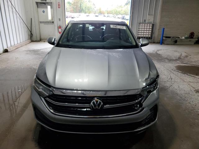 3VWEM7BU9RM025084 - 2024 VOLKSWAGEN JETTA SE SILVER photo 5