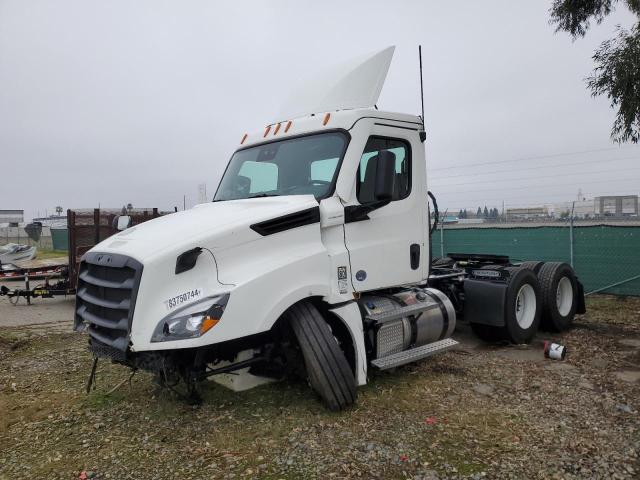 3AKJHLDV9RSVM4204 - 2024 FREIGHTLINER CASCADIA 1 WHITE photo 2
