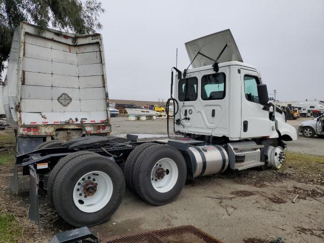 3AKJHLDV9RSVM4204 - 2024 FREIGHTLINER CASCADIA 1 WHITE photo 4