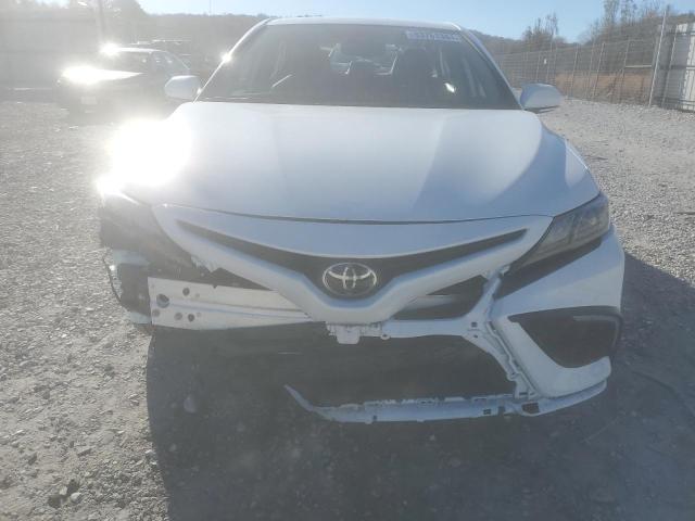 4T1T11AK9RU894260 - 2024 TOYOTA CAMRY SE NIGHT SHADE WHITE photo 5