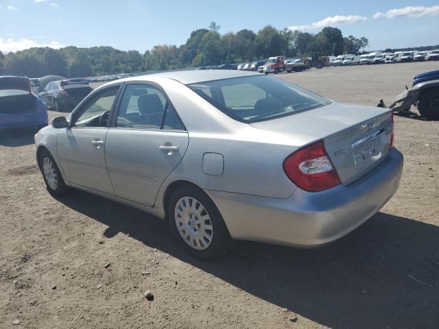 4T1BE32K92U061395 - 2002 TOYOTA CAMRY LE فضي صورة 2
