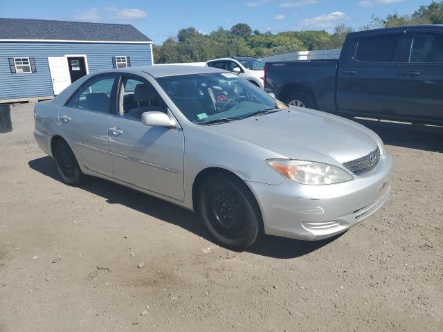 4T1BE32K92U061395 - 2002 TOYOTA CAMRY LE فضي صورة 4