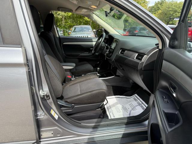 JA4AZ3A31JZ056721 - 2018 MITSUBISHI OUTLANDER SE ნაცრისფერი ფოტო 5