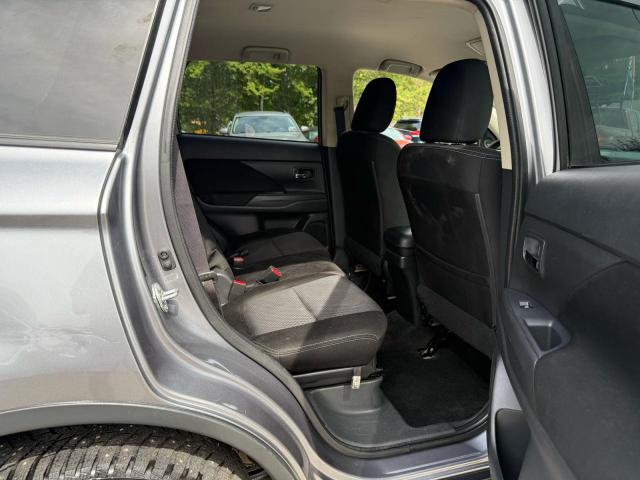 JA4AZ3A31JZ056721 - 2018 MITSUBISHI OUTLANDER SE ნაცრისფერი ფოტო 6