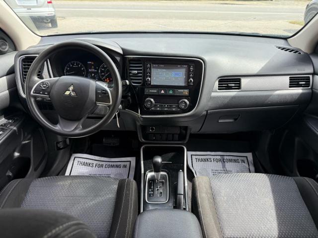 JA4AZ3A31JZ056721 - 2018 MITSUBISHI OUTLANDER SE ნაცრისფერი ფოტო 7