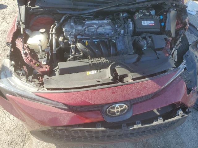 5YFEPMAE8NP308419 - 2022 TOYOTA COROLLA LE RED photo 11
