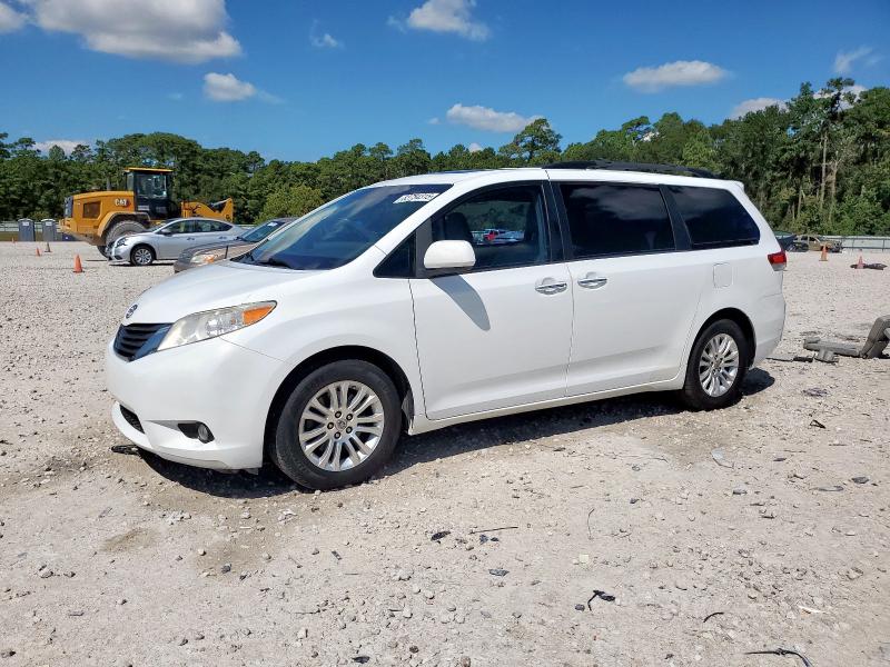 2014 TOYOTA SIENNA XLE, 