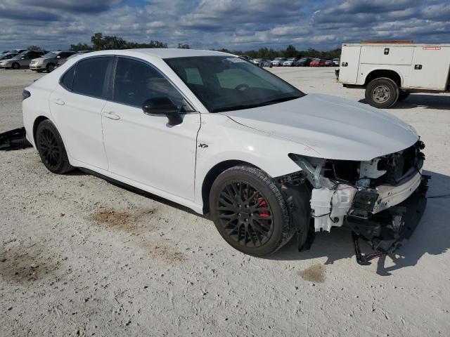 4T1T11AK4PU798579 - 2023 TOYOTA CAMRY SE NIGHT SHADE WHITE photo 4